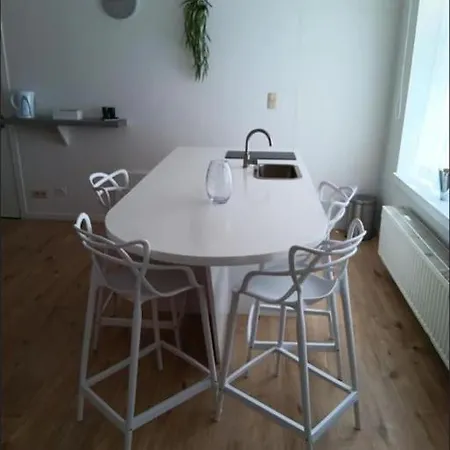 The Luxury White Charleroi