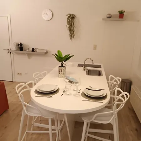 The Luxury White Charleroi